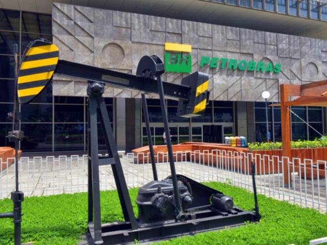 Acionista majoritária da Petrobras, a União receberá mais uma parcela, de R$ 8,8 bilhões, do lucro da companhia. A cifra faz parte de um total, já anunciado este ano, de R$ 32 bilhões em dividendos que serão pagos até julho ao governo