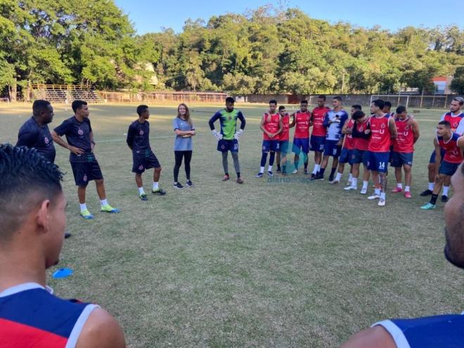 O técnico Jorge Castilho dirigiu a última atividade para o elenco ipatinguense na tarde desta segunda-feira