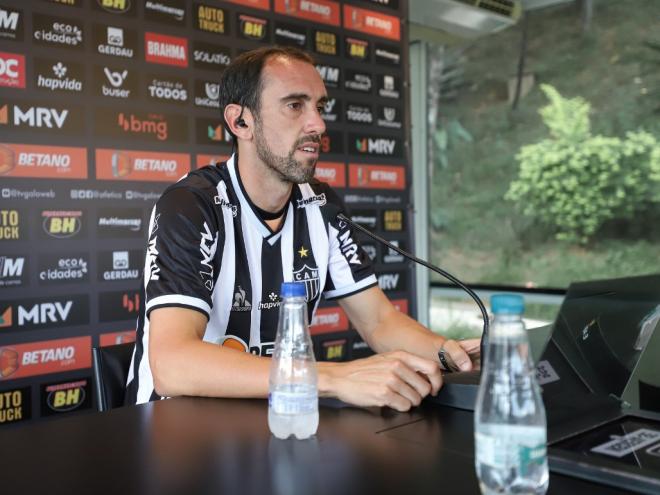 Godin mostrou-se lento e sem poder de recuperação nas poucas vezes em que foi escalado na zaga do Galo