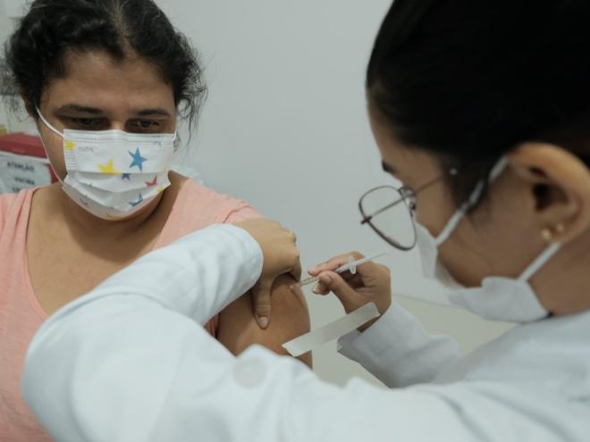 Pessoas acima de 18 anos que tomaram a dose única da Janssen também podem receber nova dose de reforço