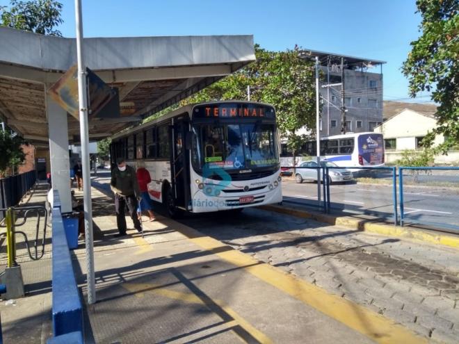 Prefeitura de Fabriciano alegou que concedeu reajuste da passagem seis vezes menor do que proposto pelas empresas de ônibus; data do aumento ainda será divulgada