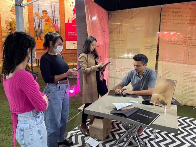 Diversos lançamentos de livros foram realizados durante a programação de eventos da Feira do Livro