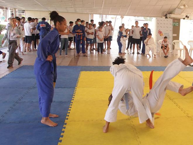 Clube Asseit-Sesi recebeu judocas e nadadores estudantis