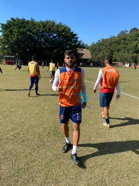 O meia Rodrigo Sabará, que fez sua estreia no sábado, se empenha durante a semana para ser titular diante do Democrata-SL