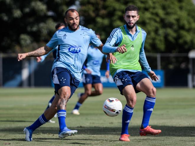 Time celeste se preparou nesta segunda-feira para buscar mais três pontos 