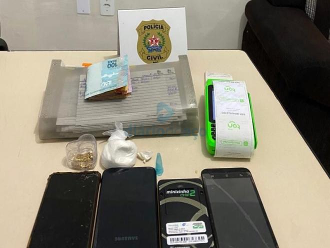 O material recolhido em uma das casas que foi alvo da operação policial no Cachoeira do Vale