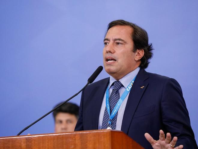  Aliados de Bolsonaro avaliam que a situação de Pedro Guimarães é insustentável, por manchar a reputação do governo com o eleitorado feminino, maioria entre os eleitores brasileiros 