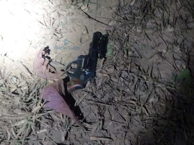 Na cena dos fatos foi recolhido o revólver usado por Lucas, esse 38, municiado com seis cartuchos intactos