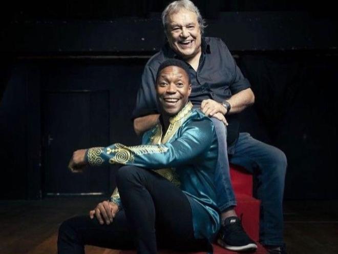 O diretor Dennis Carvalho e o protagonista: celebração dos 50 anos do primeiro LP duplo Clube da Esquina