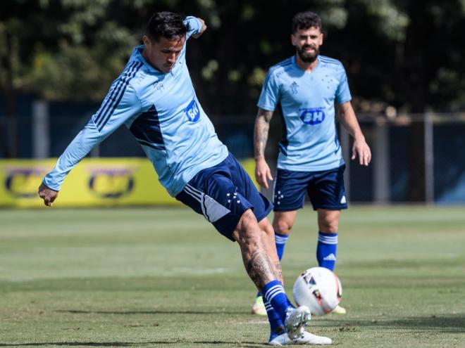 O atacante Edu é o artilheiro da equipe