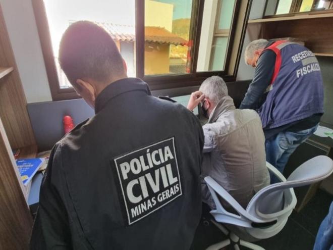 Desde a primeira hora da manhã são cumpridos quatorze mandados de busca e apreensão em residências, empresas e escritório de contabilidade na região metropolitana de Belo Horizonte