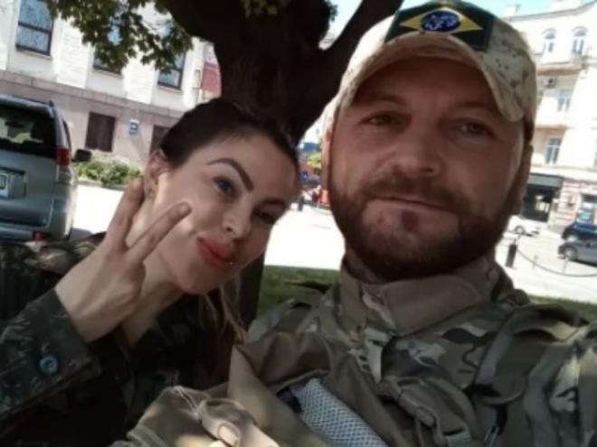 Douglas e a também brasileira Thalita do Valle, modelo e atiradora de elite, combatiam as tropas da Rússia na Ucrânia e foram surpreendidos por um bombardeio com mísseis na cidade de Kharkiv