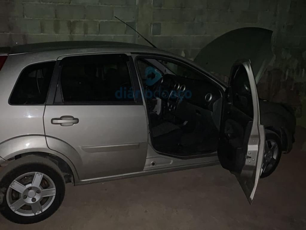 O carro localizado no sítio foi produto de roubo ocorrido em Coronel Fabriciano