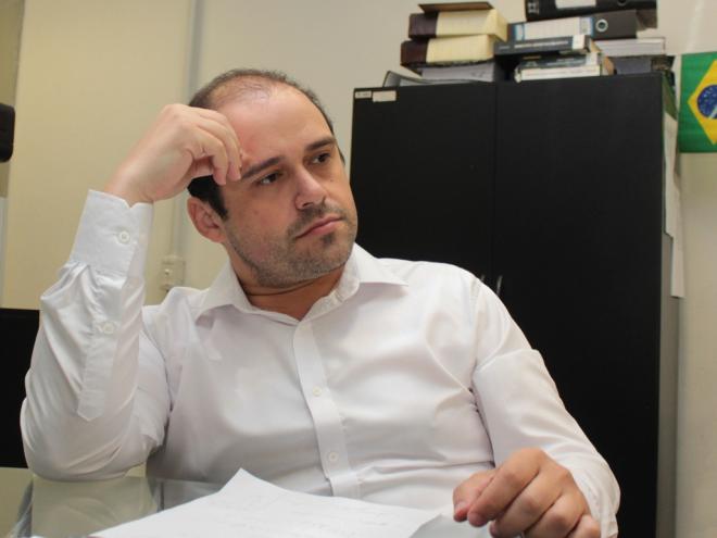  Cimini: ?A intolerância é a filha da convicção. E a convicção é inimiga da verdade?
