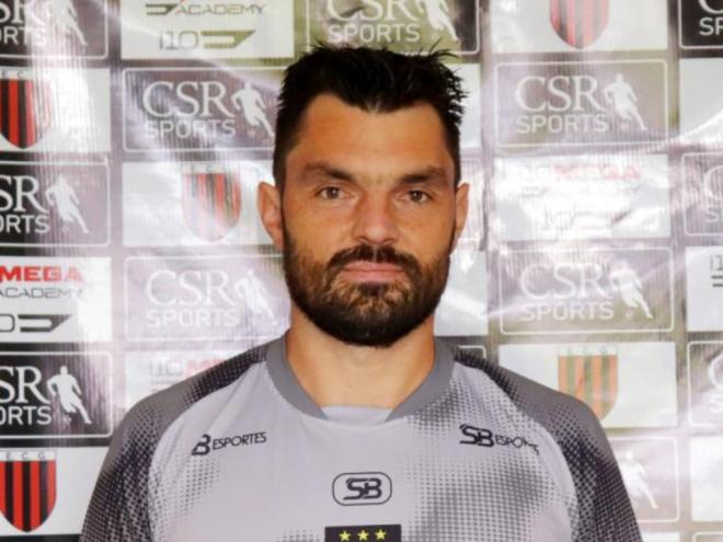  Aires Roger Kath disputou a divisão de acesso do Campeonato Gaúcho pelo Guarani de Venâncio Aires