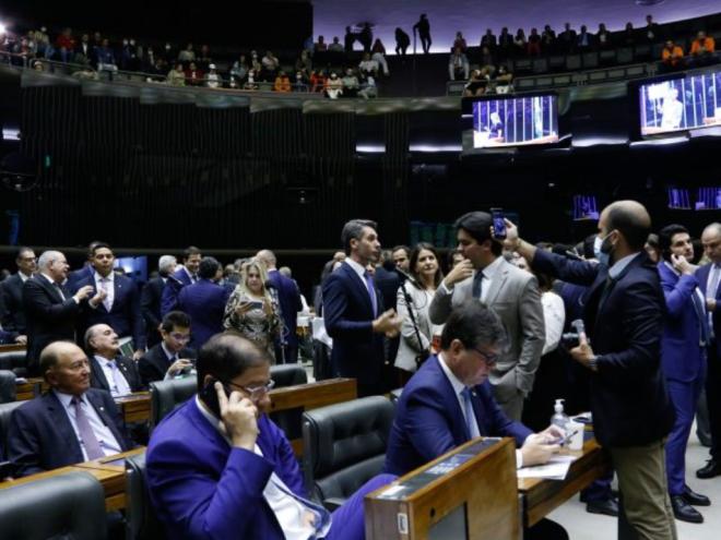 Votação da proposta poderá ser retomada nesta quarta-feira