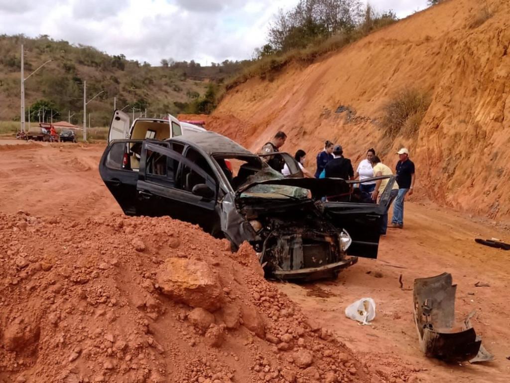 Das cinco pessoas no carro, duas morreram e três ficaram feridas 