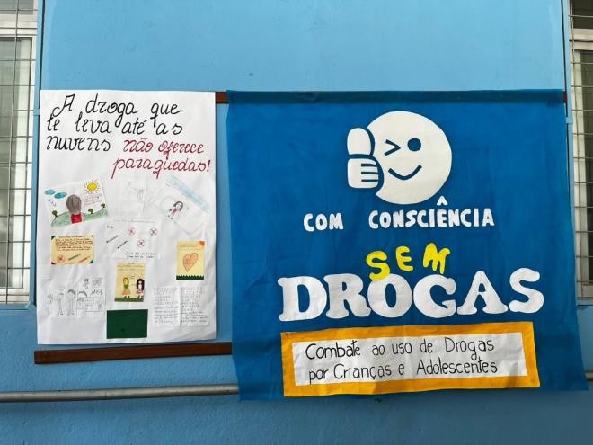 Em referência à campanha Julho Branco, foi montado um painel com algumas das atividades realizadas pelas crianças na ACCEF 