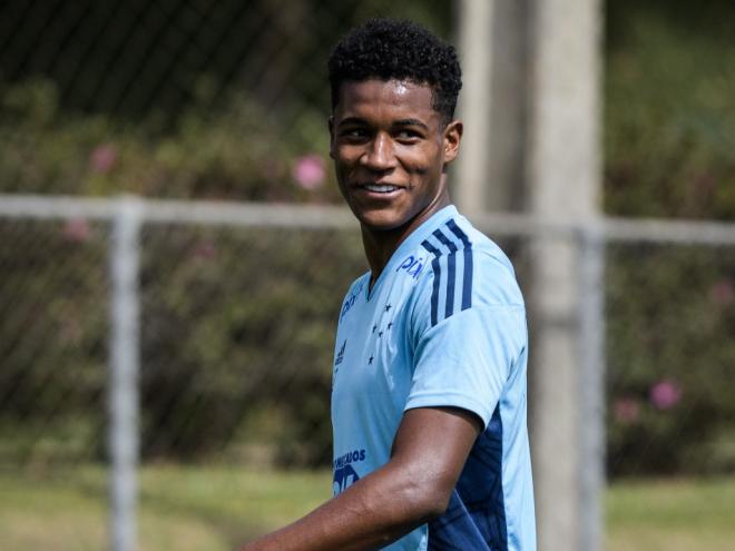 Zagueiro Geovane Jesus deve voltar ao time após cumprir suspensão