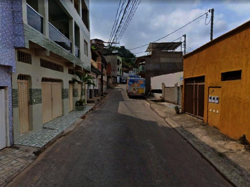 Os três bandidos invadiram a residência localizada nesta rua, durante a madrugada desta terça-feira