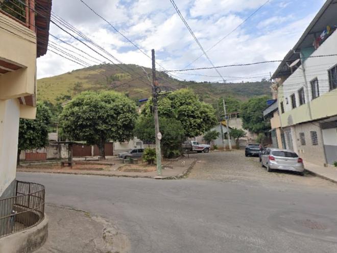 De acordo com a vítima, o crime foi praticado nas proximidades desta pracinha na rua Piauí