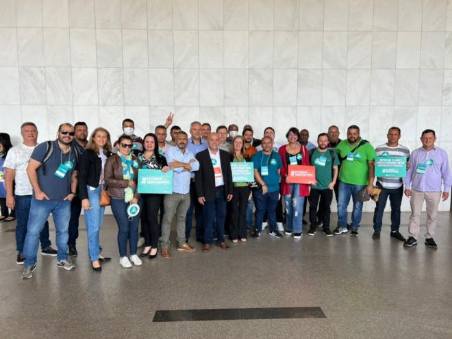 Uma delegação de Timóteo prestigiou a candidatura do Professor Vespa 