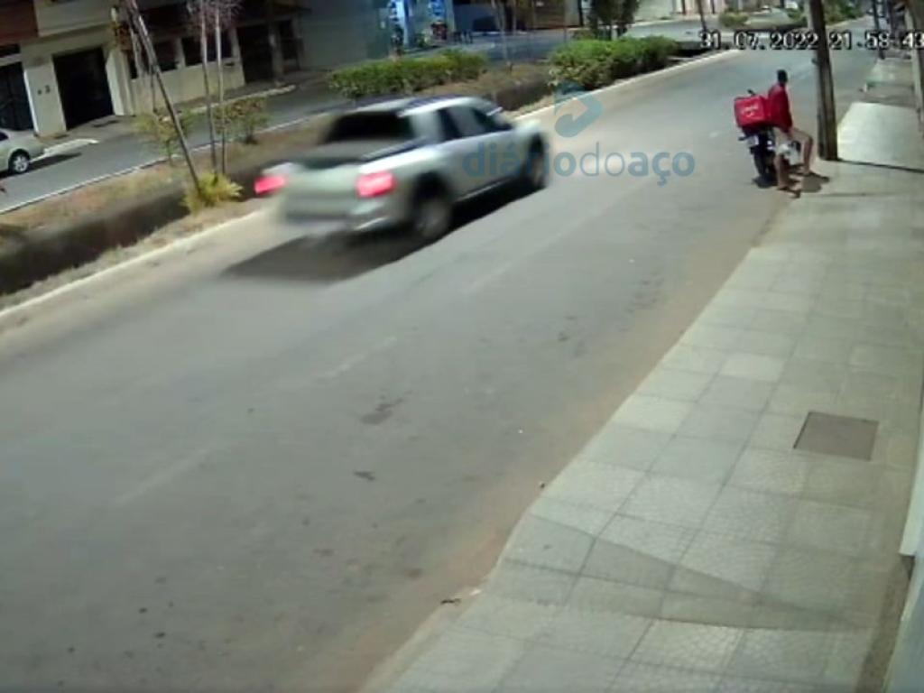 O veículo provocador da batida da moto contra a árvore seria esta Renault Oroch