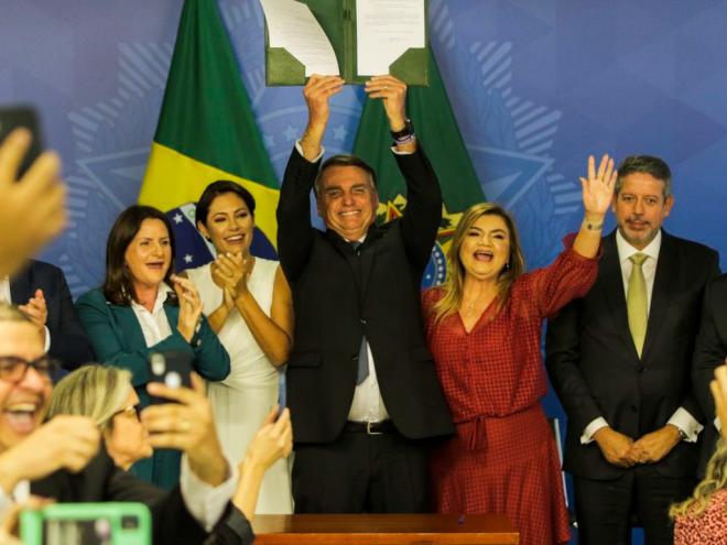 O texto foi aprovado pelo Congresso Nacional no mês passado