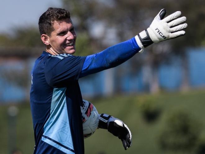 O goleiro Rafael Cabral é um dos titulares da Raposa