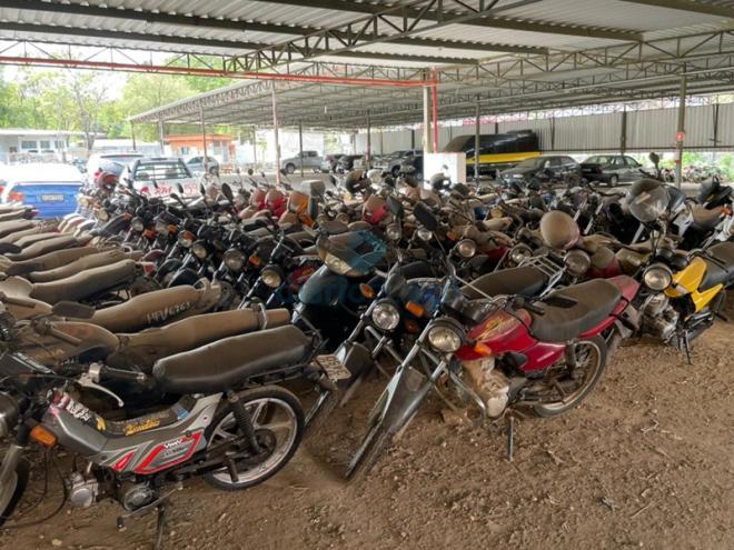 Os veículos leiloados estão recolhidos nos pátios credenciados pelo Detran no Vale do Aço