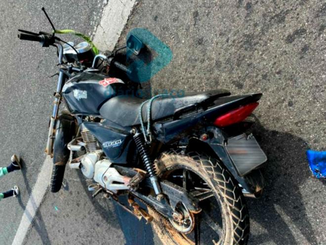 Leandro Bernardis dos Santos pilotava a moto Honda Titan 150 quando colidiu contra a lateral de um veículo de carga
