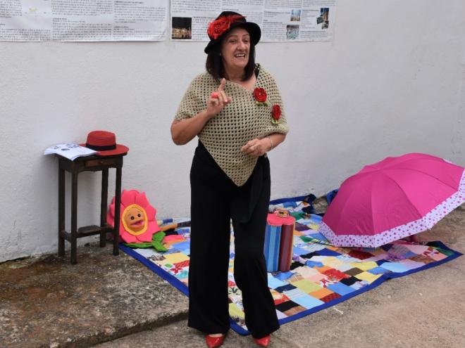 A professora Kakau mostrou aos presentes o projeto ?Contos históricos?