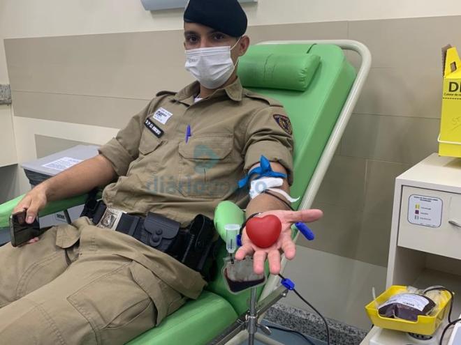 Soldado 2º Classe Ribeiro disse que é a primeira vez que doa sangue e que todo o processo é tranquilo