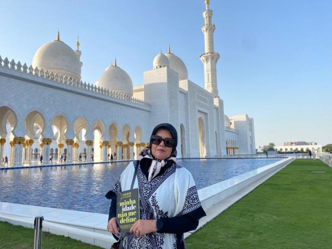 A autora fez o pré-lançamento do livro ''Minha idade não me define'' em Dubai