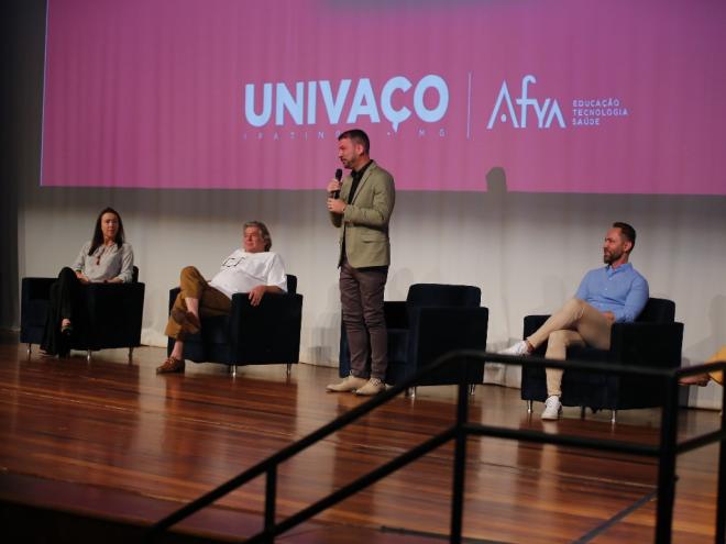 O diretor geral da Univaço, Vinicius Lana, na abertura da Jornada Acadêmica de Saúde