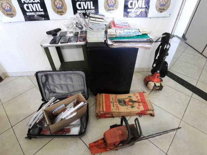 Todo o material apreendido durante a operação