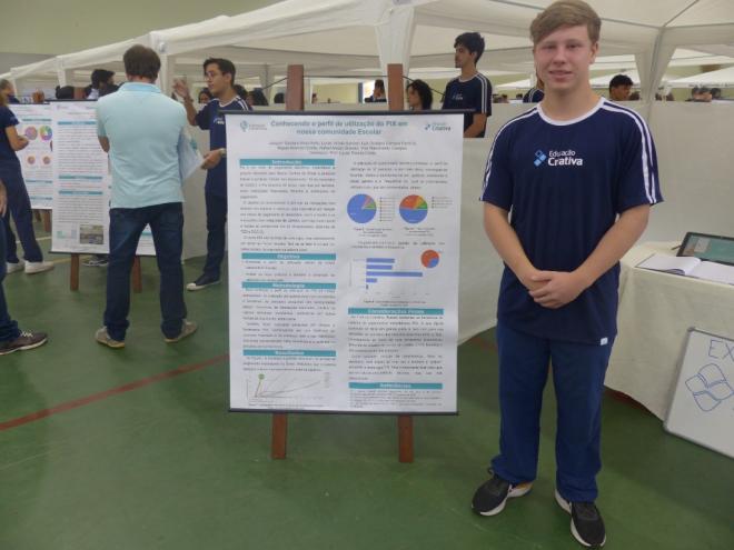 Lucas Veloso apresentou o trabalho ''O perfil de utilização do Pix em nossa comunidade escolar'' 