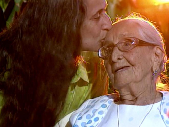 ''Que privilégio ser filha de minha mãe, Dona Canô'', agradece a artista