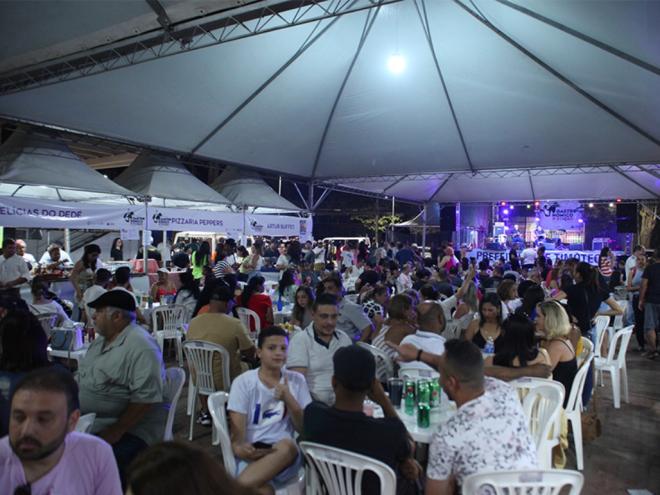 Sabores da culinária mineira, atrações musicais e feira de artesanato movimentaram o fim de semana