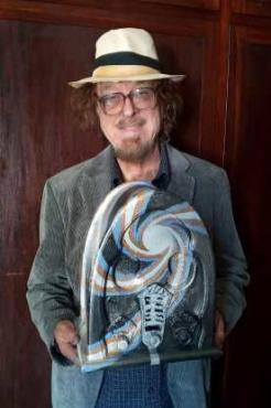 Carlos Bracher é ator da obra: “Cores de meu amor ao rádio” 