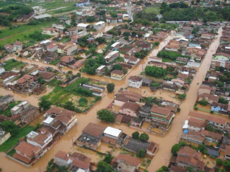 Resultado de imagem para enchente em governador valadares